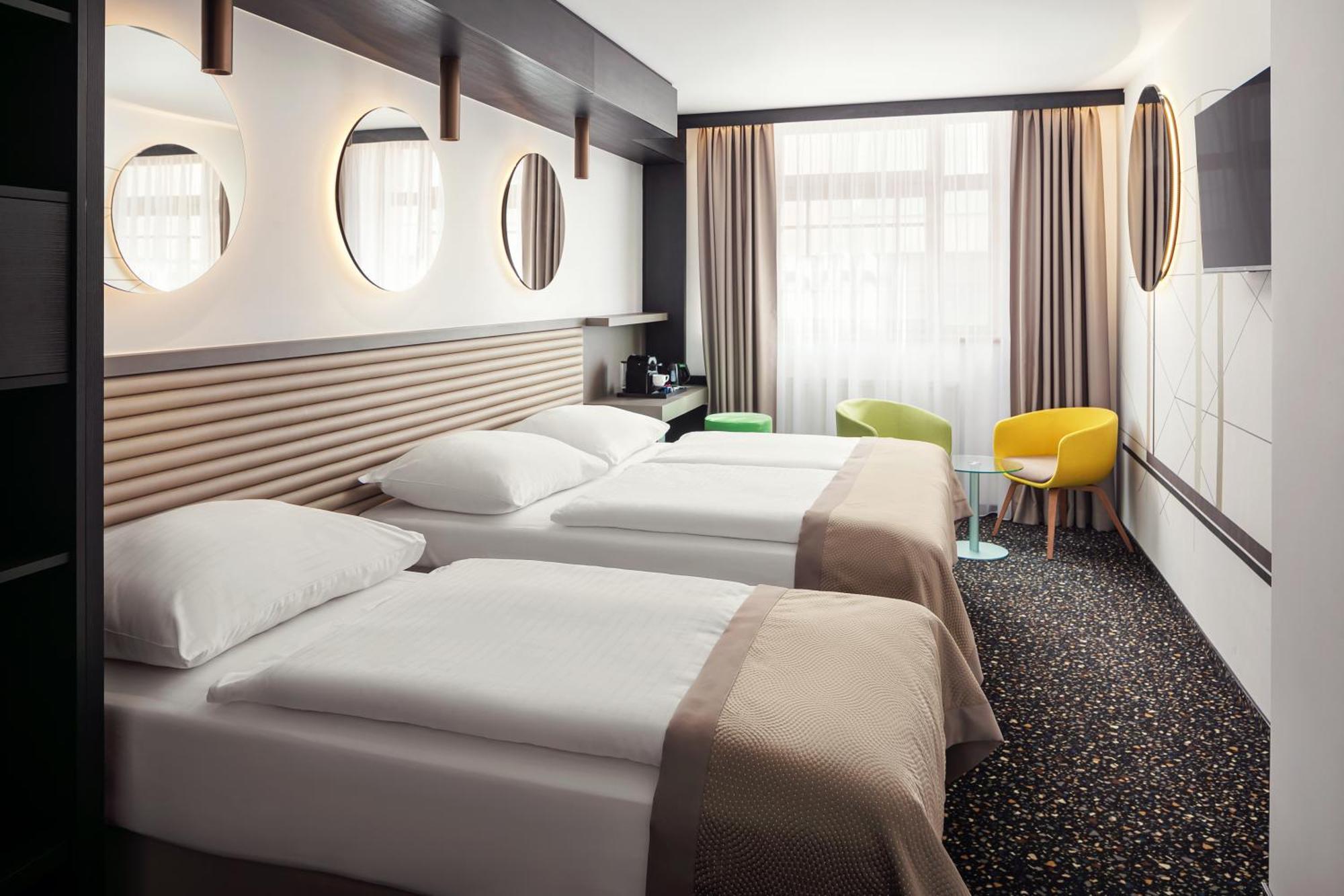 Ea Embassy Hotel